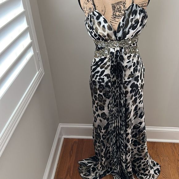 Beautiful Prom/Evening Dress🔥🔥  - Picture 2 of 14